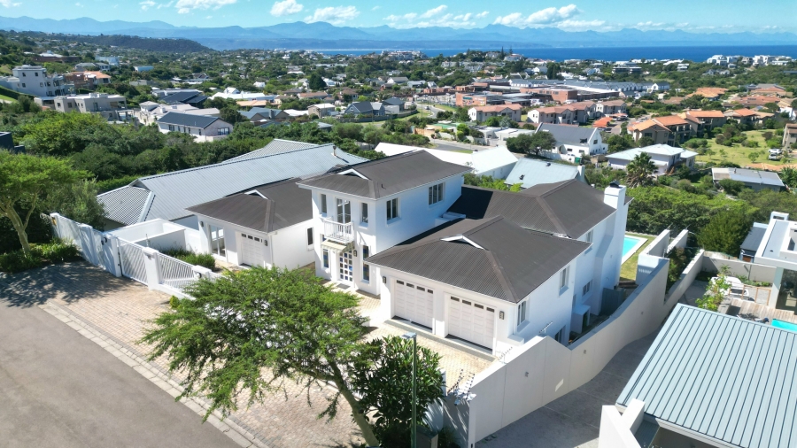 7 Bedroom Property for Sale in Whale Rock Western Cape